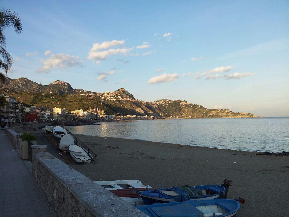 Apartments Mikros Giardini Naxos Oda fotoğraf